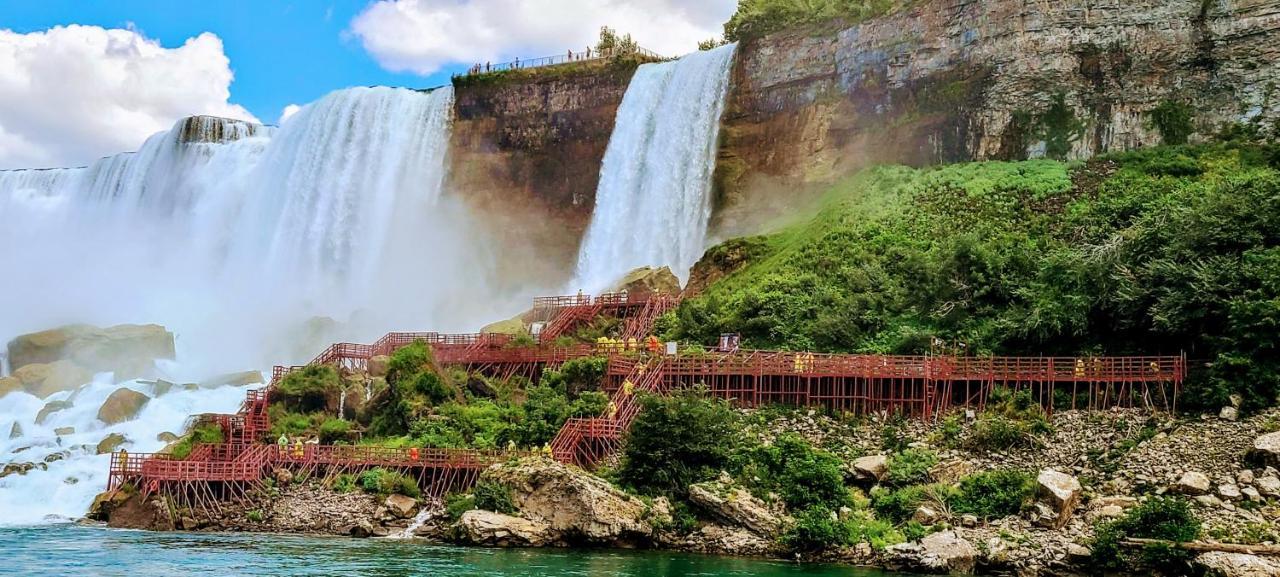 Wyndham Garden At Niagara Falls Hotel Exterior photo