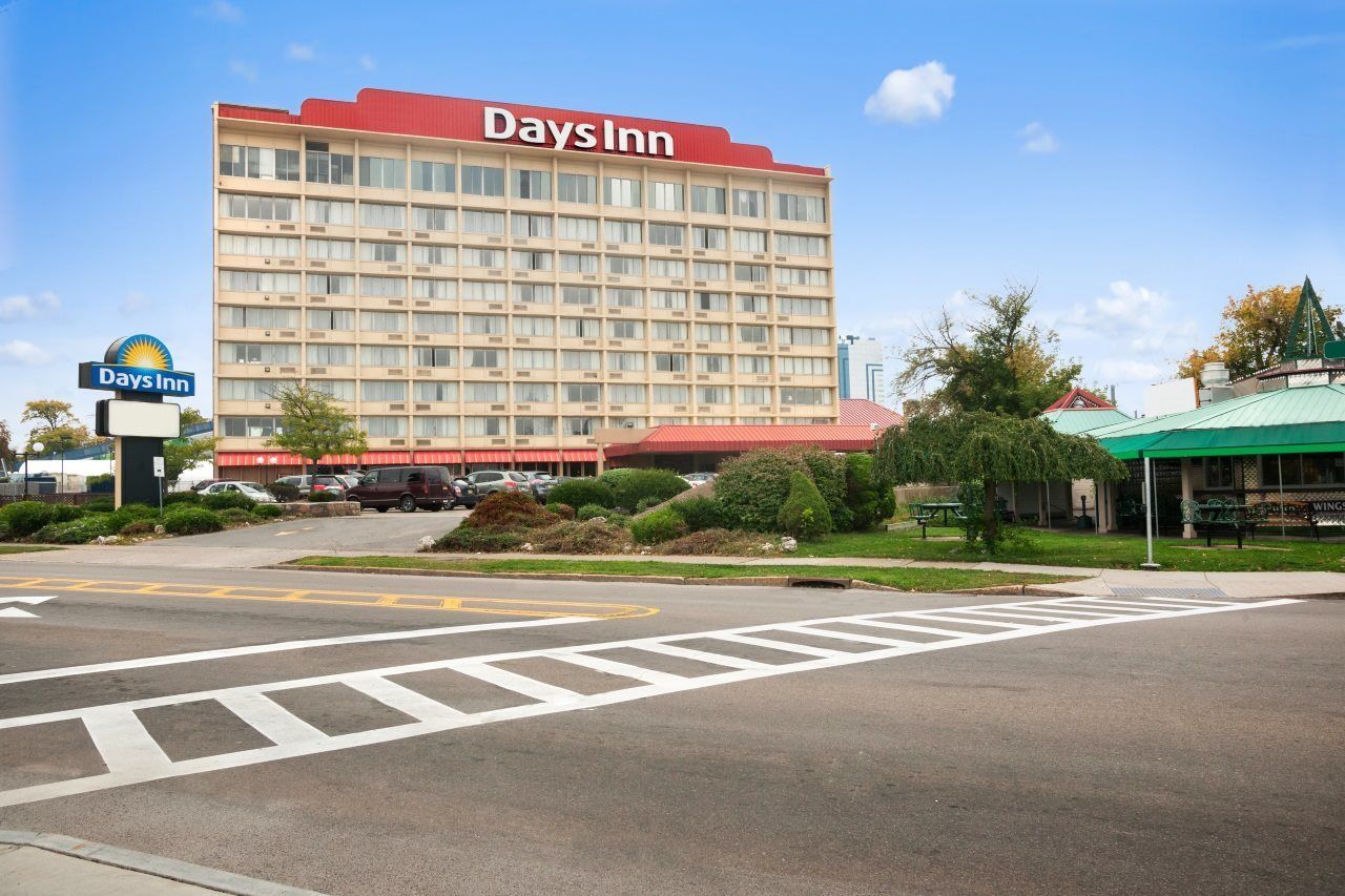 Wyndham Garden At Niagara Falls Hotel Exterior photo